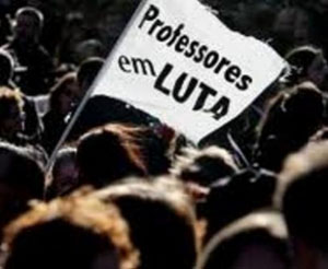 Professores acusam prefeito de enganar